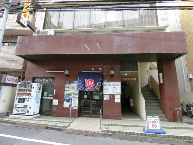 エントランス　１階に銭湯が入っています