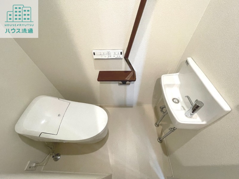 トイレ　※別号室の写真になります。