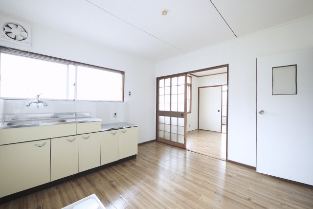 キッチン　※写真は別の部屋のものです。