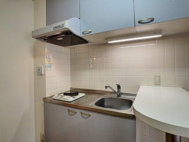 キッチン　※リフォーム前の写真です