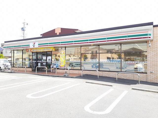 コンビニ　セブンイレブン　　大市場町店（コンビニ）まで120m