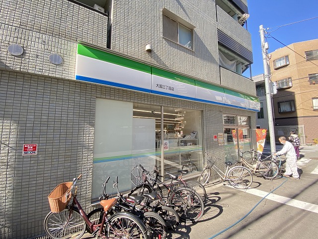 コンビニ　ファミリーマート（コンビニ）まで400m