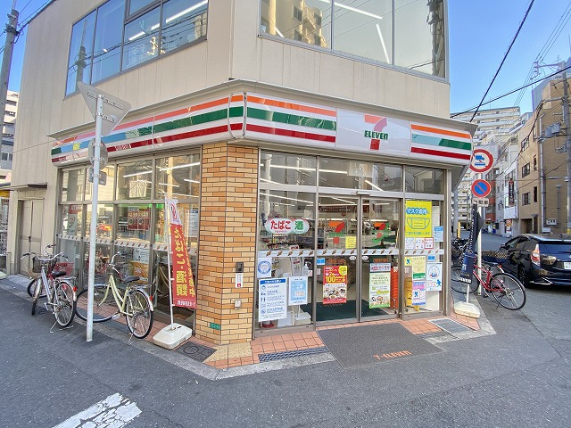 コンビニ　セブンイレブン（コンビニ）まで435m
