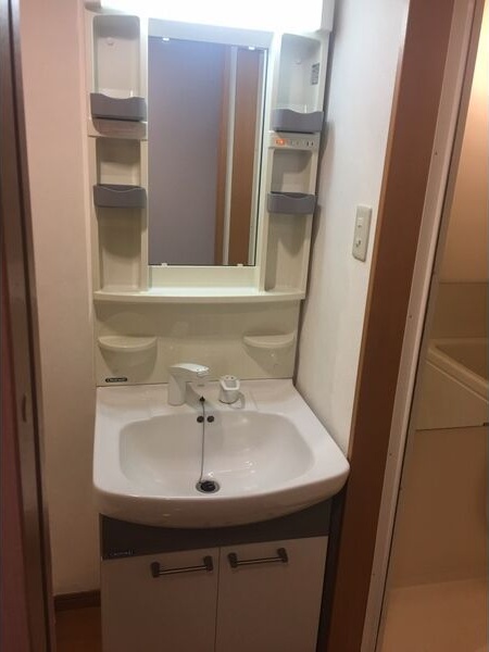 洗面設備　※写真は同じマンションの違う部屋のものになります。