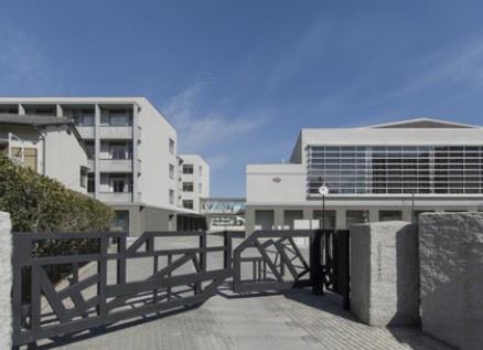 中学校　紫雲中学校（中学校）まで2400m