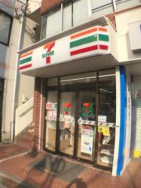 コンビニ　セブンイレブン世田谷上北沢駅前店（コンビニ）まで198m