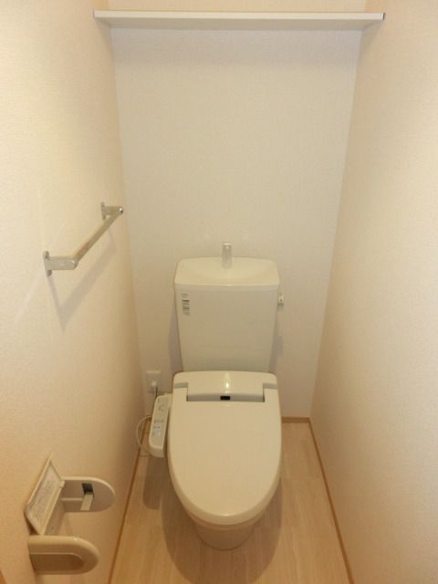 トイレ　※別号室参考写真です
