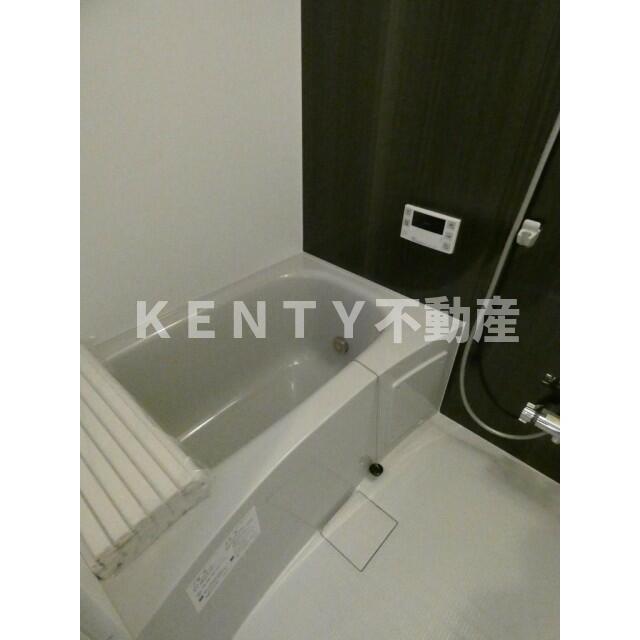 バス・シャワールーム　コンパクトで使いやすいお風呂です