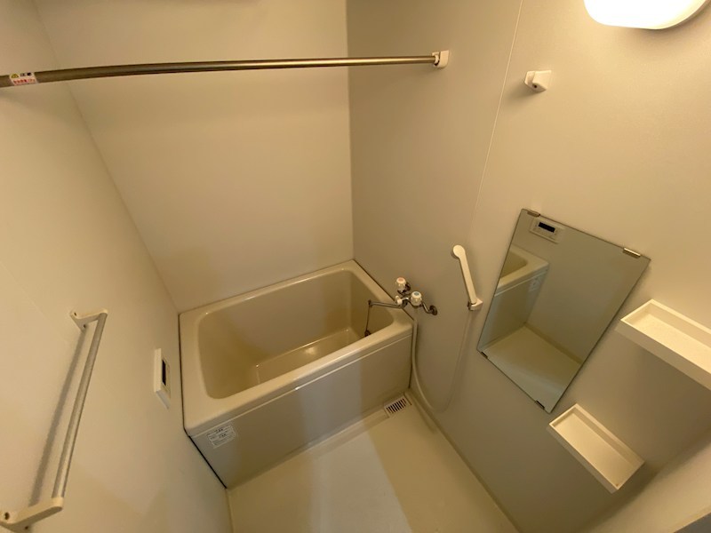 バス・シャワールーム　※別の部屋の写真です。
