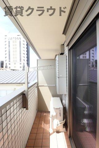 バルコニー　暖かな日差しのふりそそぐバルコニー