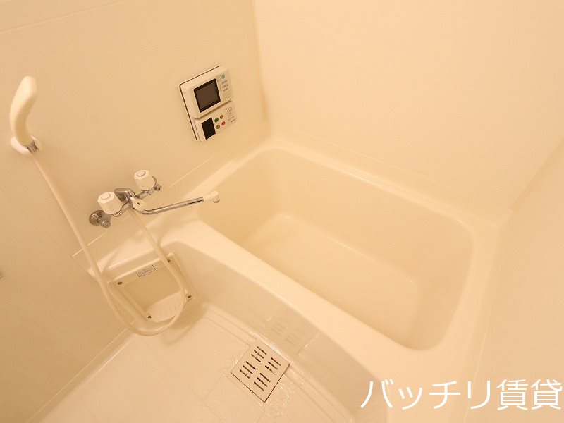 バス・シャワールーム　別号室タイプの為、現状優先とします