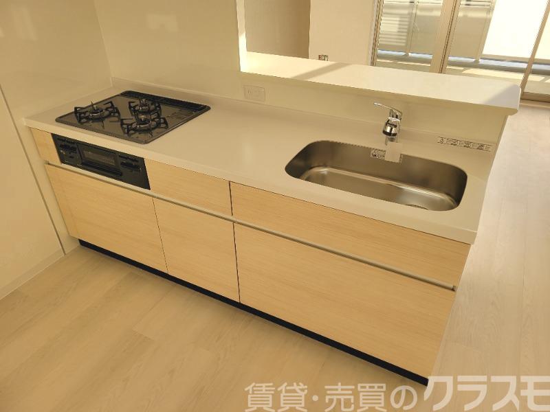 キッチン　効率よくお料理できる３口コンロ付き♪