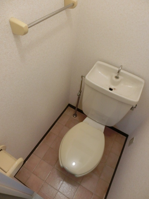 トイレ　タオル掛けも御座います。