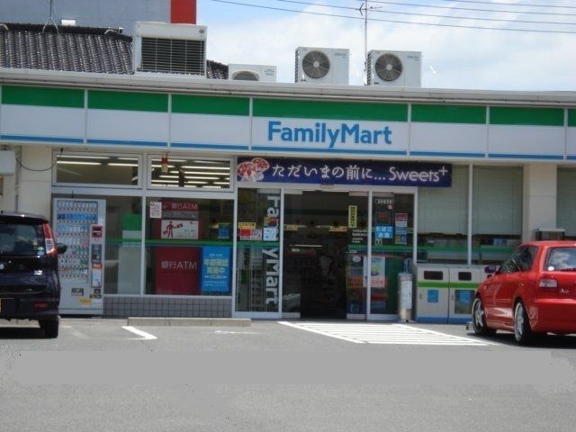 コンビニ　ファミリーマート尾道高須町店（コンビニ）まで893m