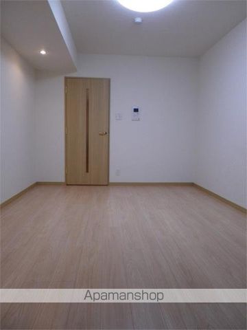ルーブル駒沢大学参番館の居間写真