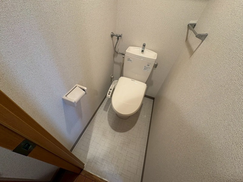 トイレ　ウォシュレット機能がついたトイレ。安心して使用できますね。