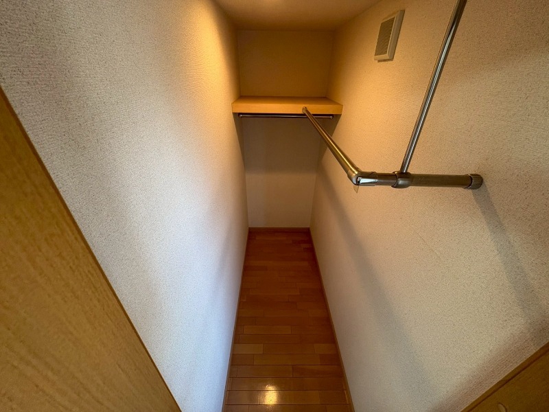 収納　寝室の収納です。部屋がすっきり片付きます。