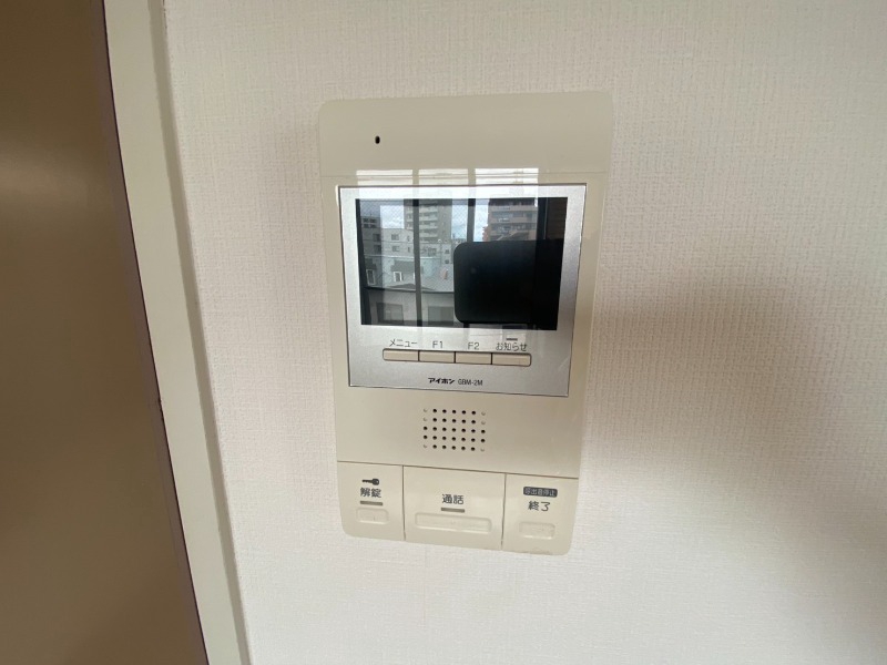 セキュリティ　ＴＶモニター付インターホンです。来客者の顔が見えるので安心！