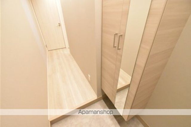 エスペリア栄町の玄関写真