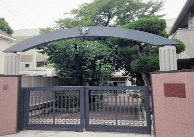 中学校　名古屋市立桜山中学校（中学校）まで1075m