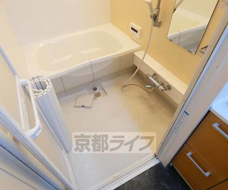 バス・シャワールーム　きれいなバスルームです