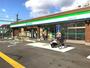 コンビニ　ファミリーマート富田林甲田一丁目店（コンビニ）まで916m