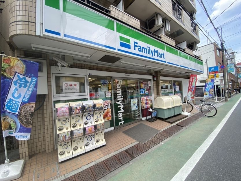 コンビニ　ファミリーマート熊代栄町店（コンビニ）まで220m