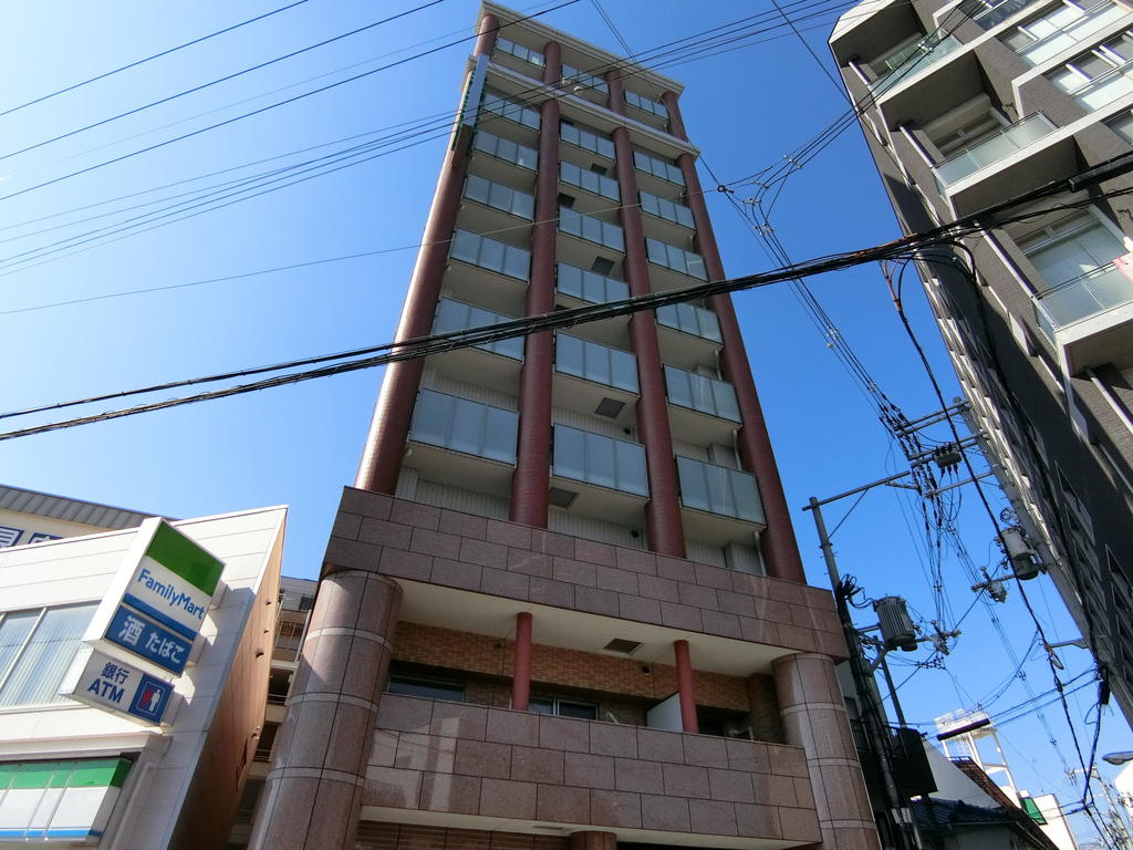 建物外観　駅１分の好立地