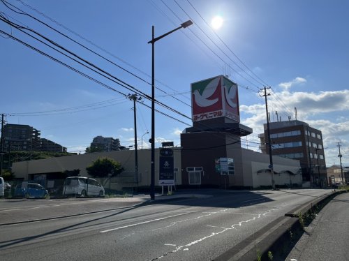 スーパー　ヨークベニマル真美沢店（スーパー）まで897m