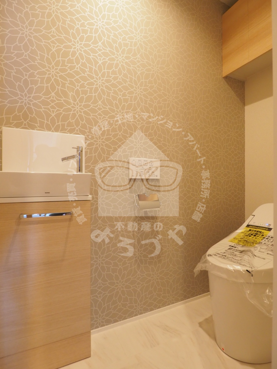 トイレ　清潔感あるスペースはウォシュレット機能付きトイレです