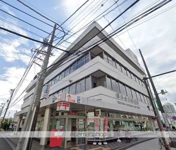 郵便局　横浜金沢郵便局保険（郵便局）まで738m