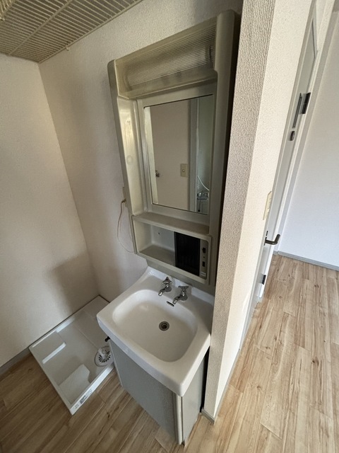 洗面設備　別部屋参考写真です
