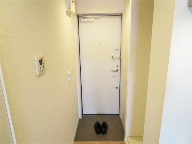 玄関　同施工会社の参考写真です。