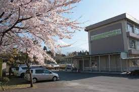 小学校　富士宮市立富士見小学校（小学校）まで693m