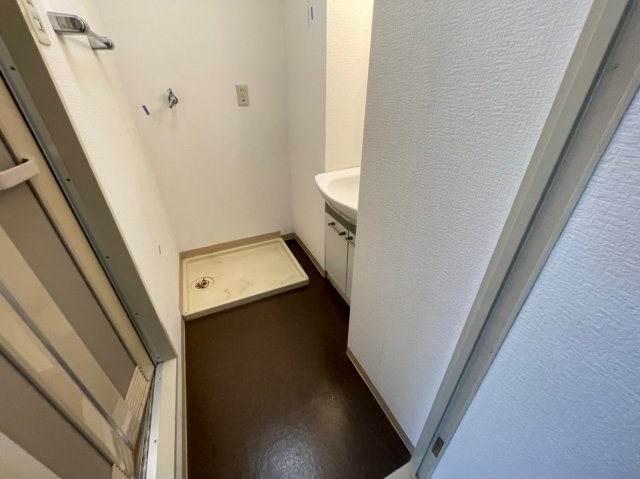 洗面設備　イメージとして同建物他部屋を表示しています