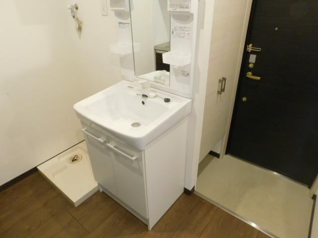 洗面設備　洗面台も独立タイプでとっても綺麗です