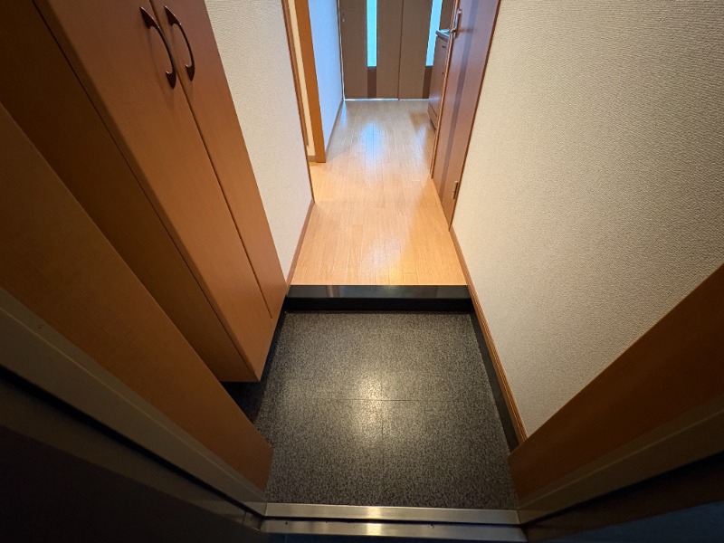 玄関　※写真は別号室