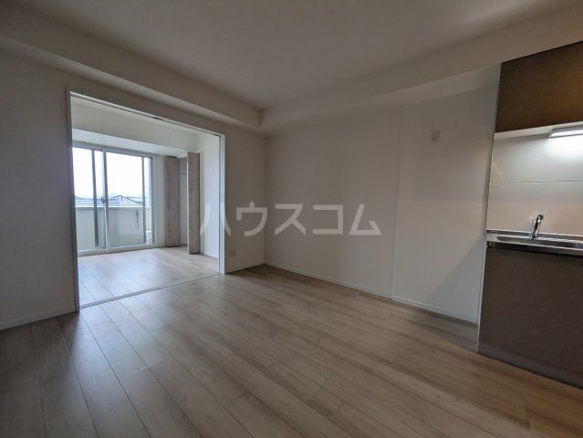 ArtiRoyal K.eastの居間写真