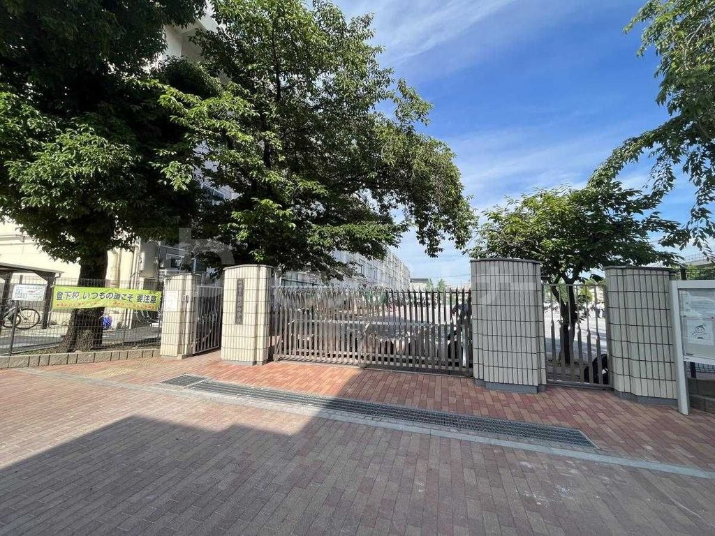 中学校　板橋区立西台中学校（中学校）まで1300m