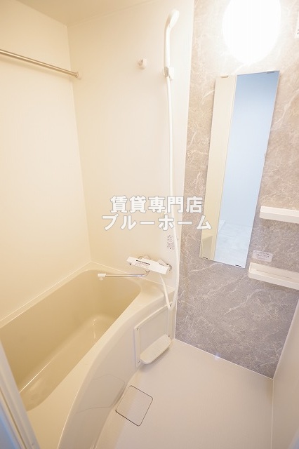 バス・シャワールーム　浴室乾燥機付きのバスルーム！