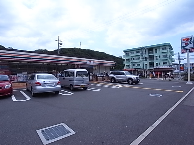 コンビニ　セブンイレブン名谷店（コンビニ）まで874m