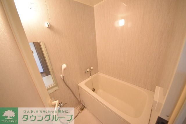 バス・シャワールーム　追い焚きのある浴室　経済的な都市ガスです