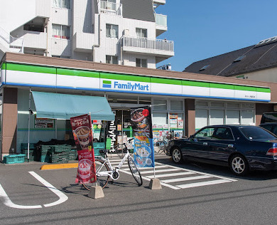 コンビニ　ファミリーマート まるいし希望丘店（コンビニ）まで803m