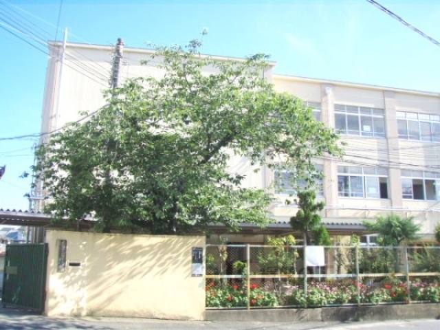 中学校　梅津中学校（中学校）まで270m