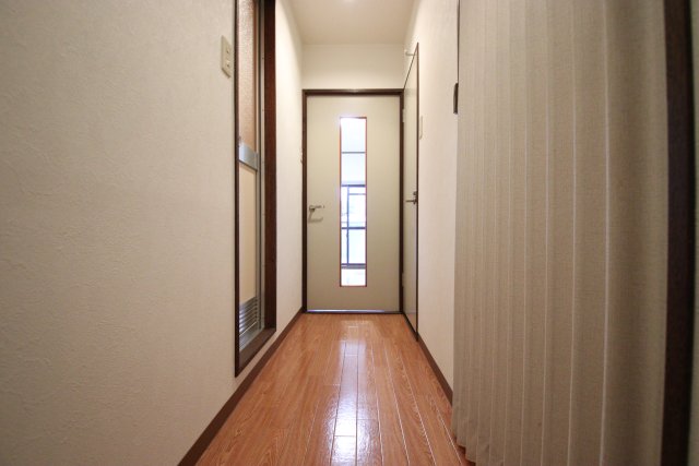 玄関　※別室の参考写真の為、現況優先です。