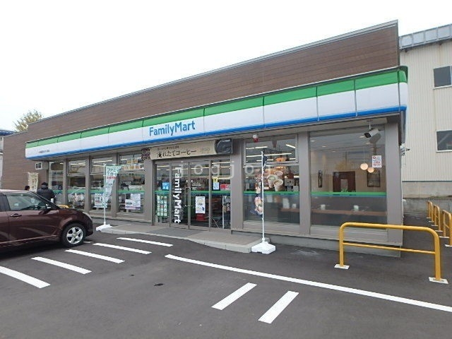 コンビニ　ファミリーマート札幌西宮の沢1条店（コンビニ）まで753m
