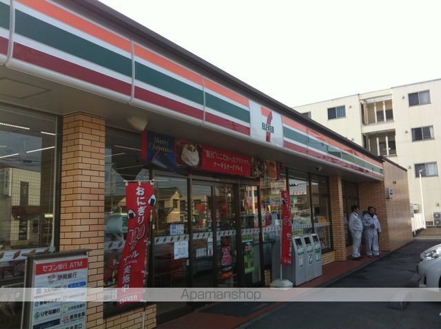 コンビニ　セブンイレブン（コンビニ）まで652m