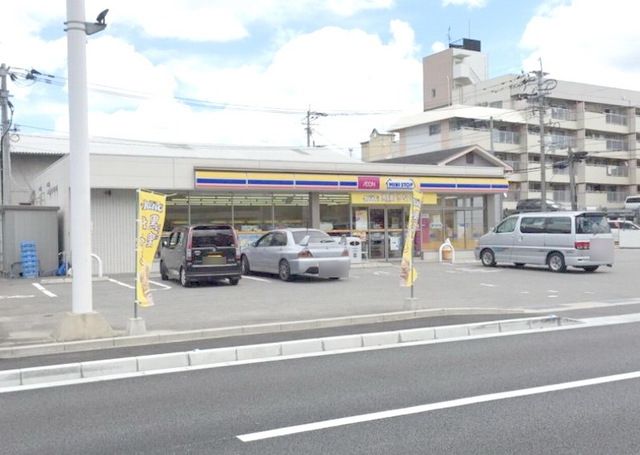 コンビニ　ミニストップ博多板付4丁目店（コンビニ）まで604m