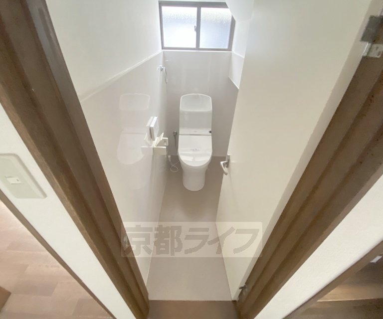 ＪＲ山陰本線 花園駅 徒歩18分 2階建 築67年のトイレ写真