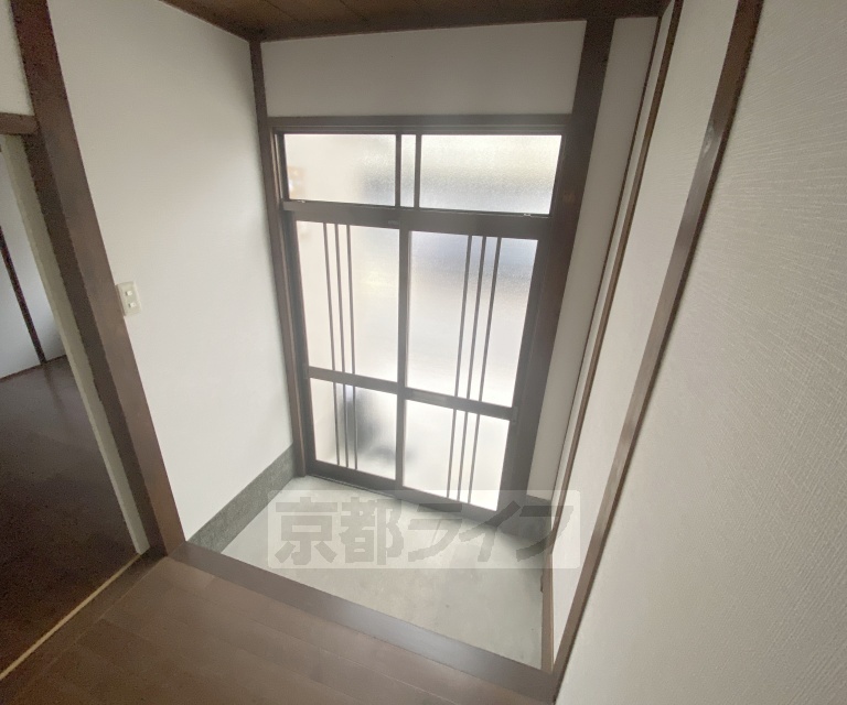 ＪＲ山陰本線 花園駅 徒歩18分 2階建 築67年の玄関写真
